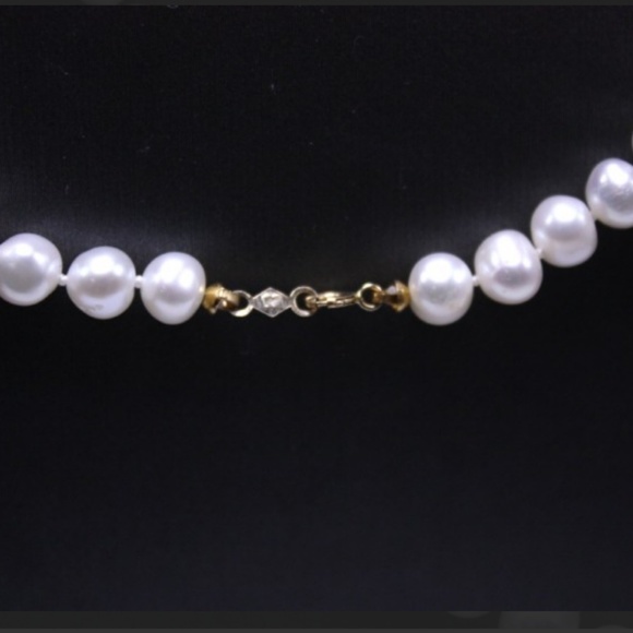 Gorgeous Pearl Necklace - Picture 6 of 6